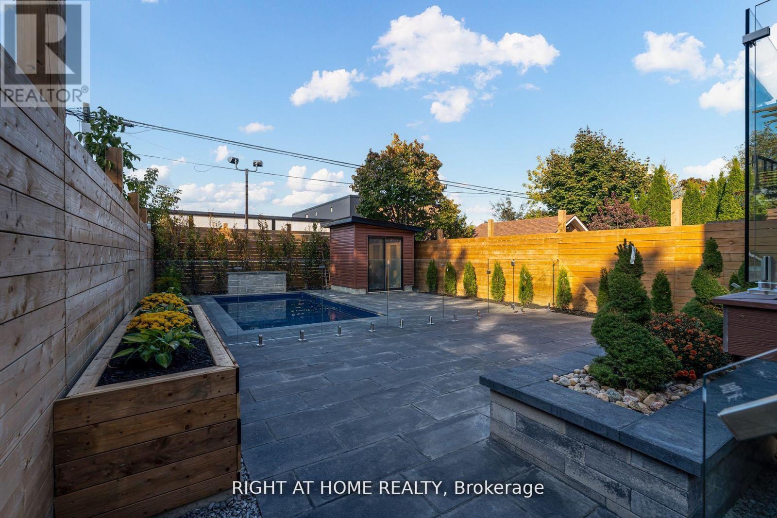 100 Glenvale Boulevard, Toronto (leaside), Ontario