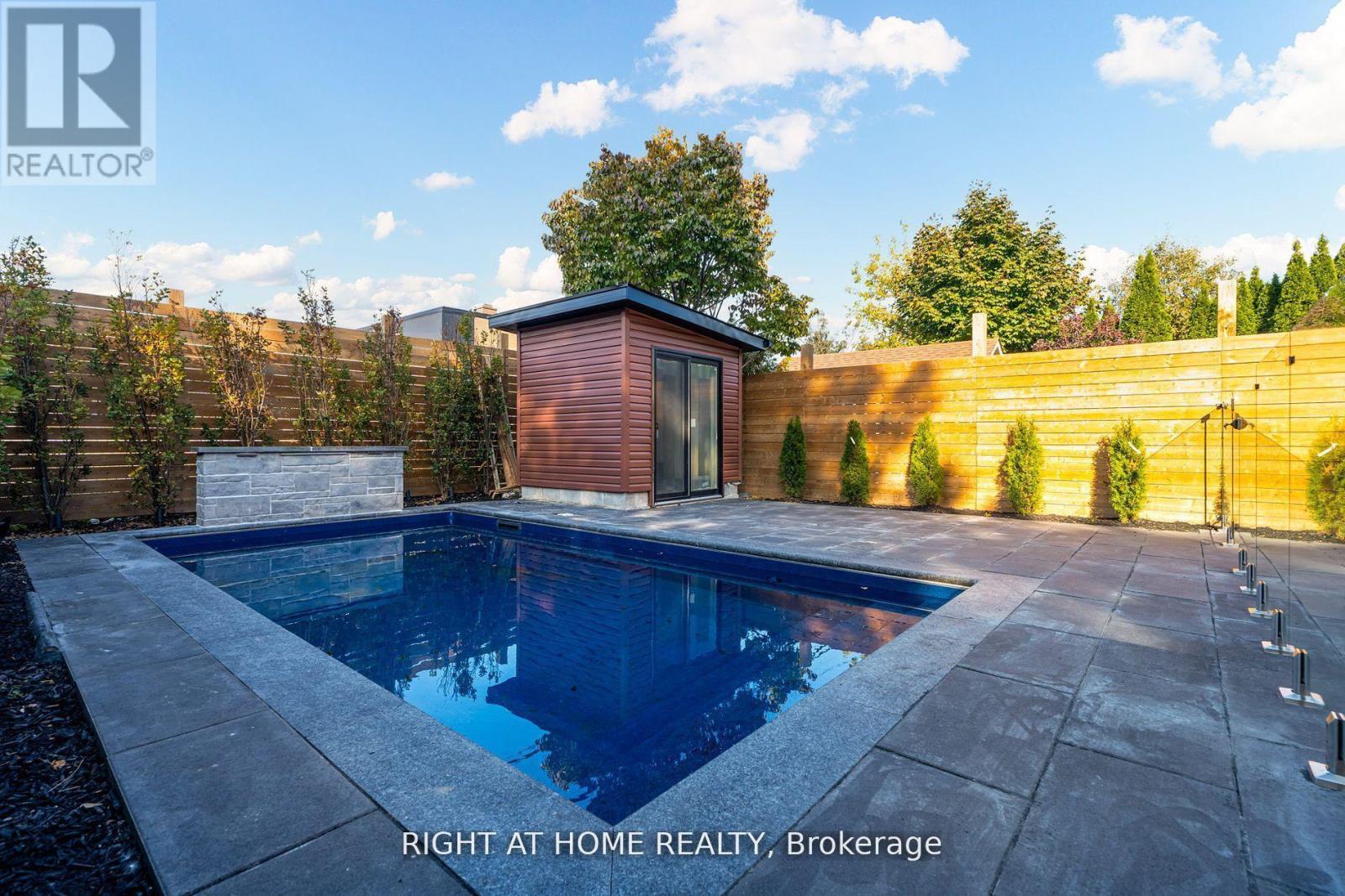 100 Glenvale Boulevard, Toronto (leaside), Ontario