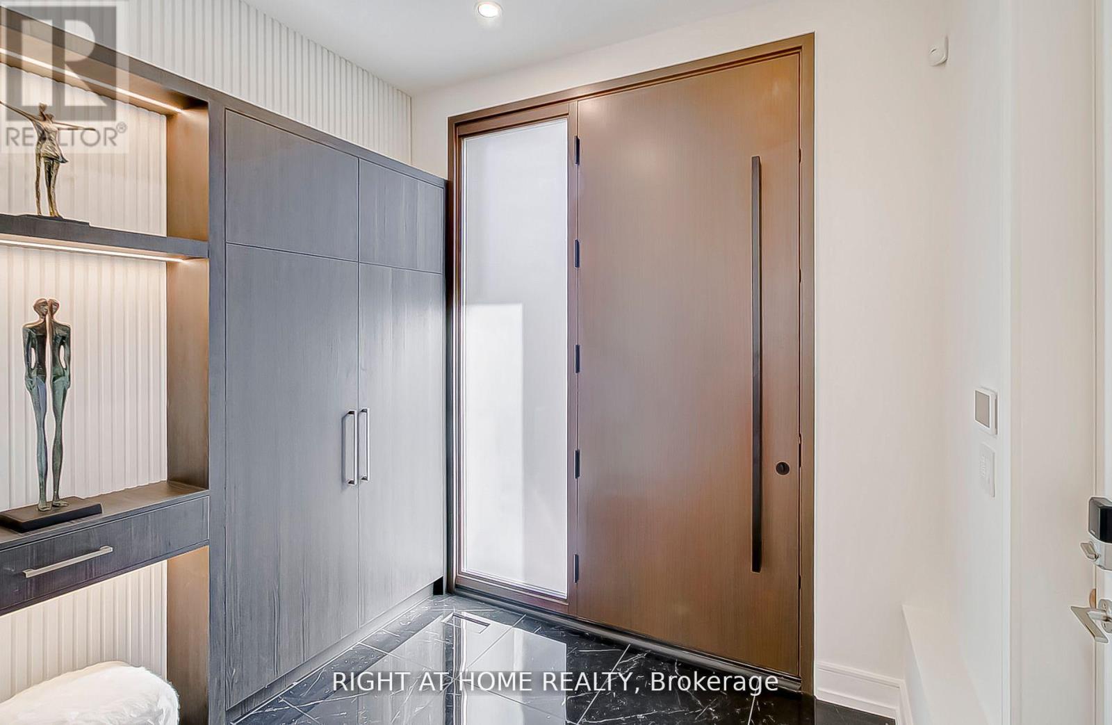 100 Glenvale Boulevard, Toronto (leaside), Ontario