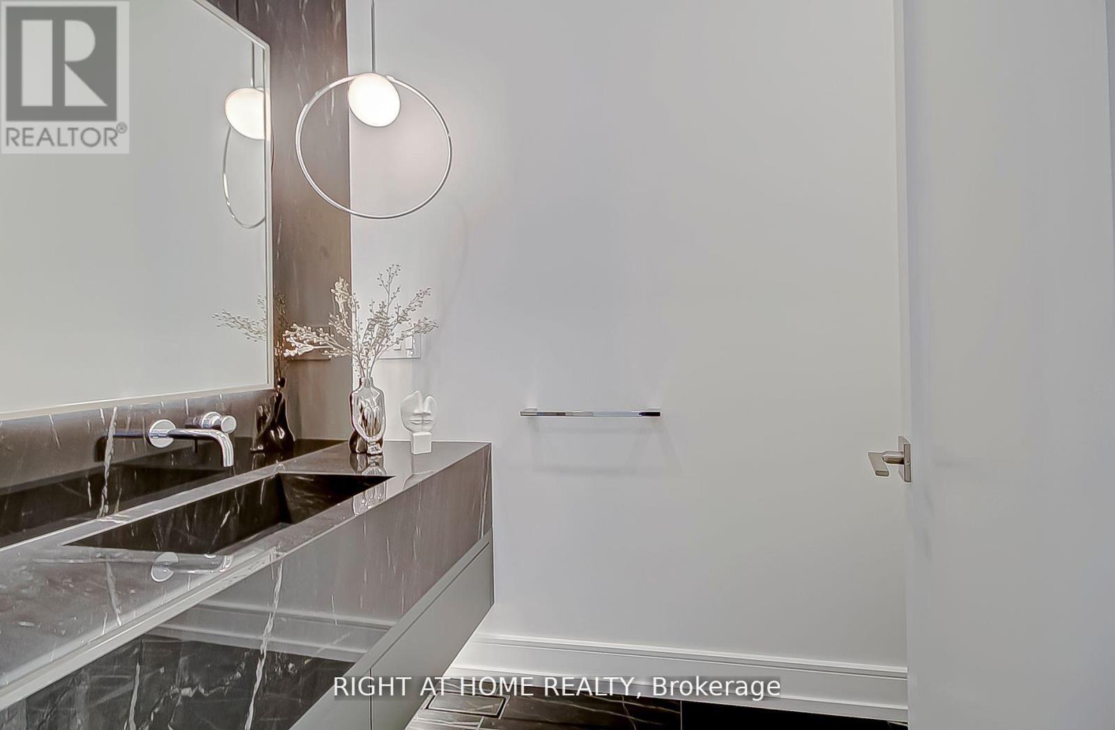 100 Glenvale Boulevard, Toronto (leaside), Ontario