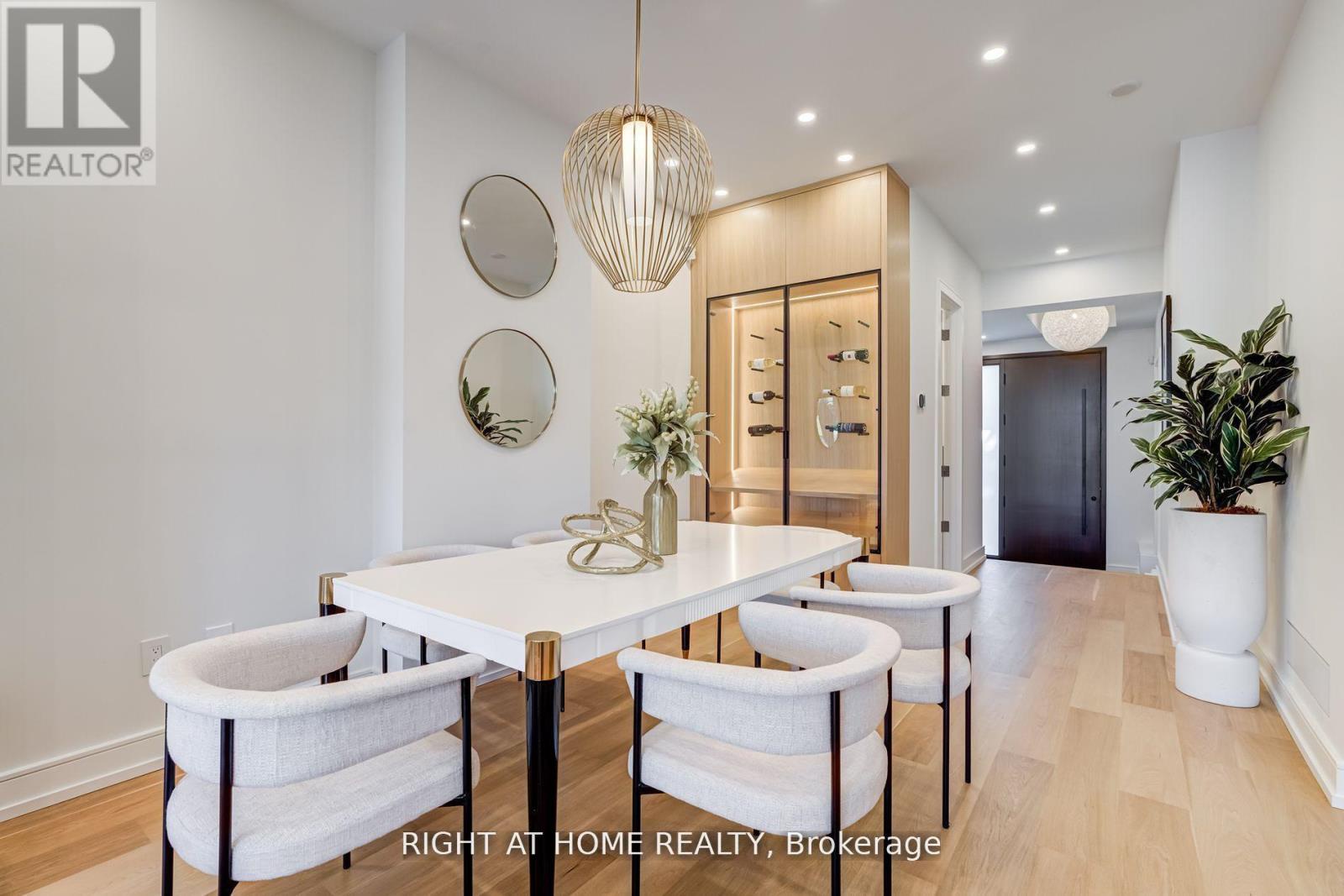 100 Glenvale Boulevard, Toronto (leaside), Ontario