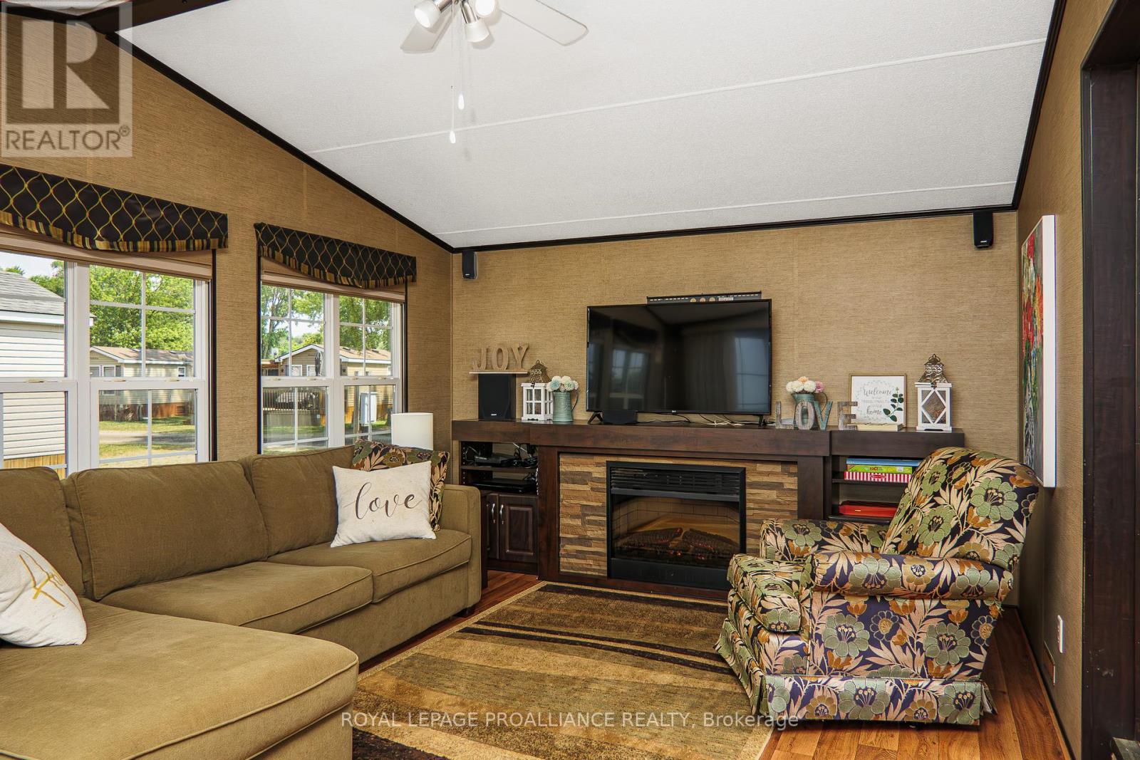 13 Beach View Lane - 486 County Road 18, Prince Edward County (athol Ward), Ontario