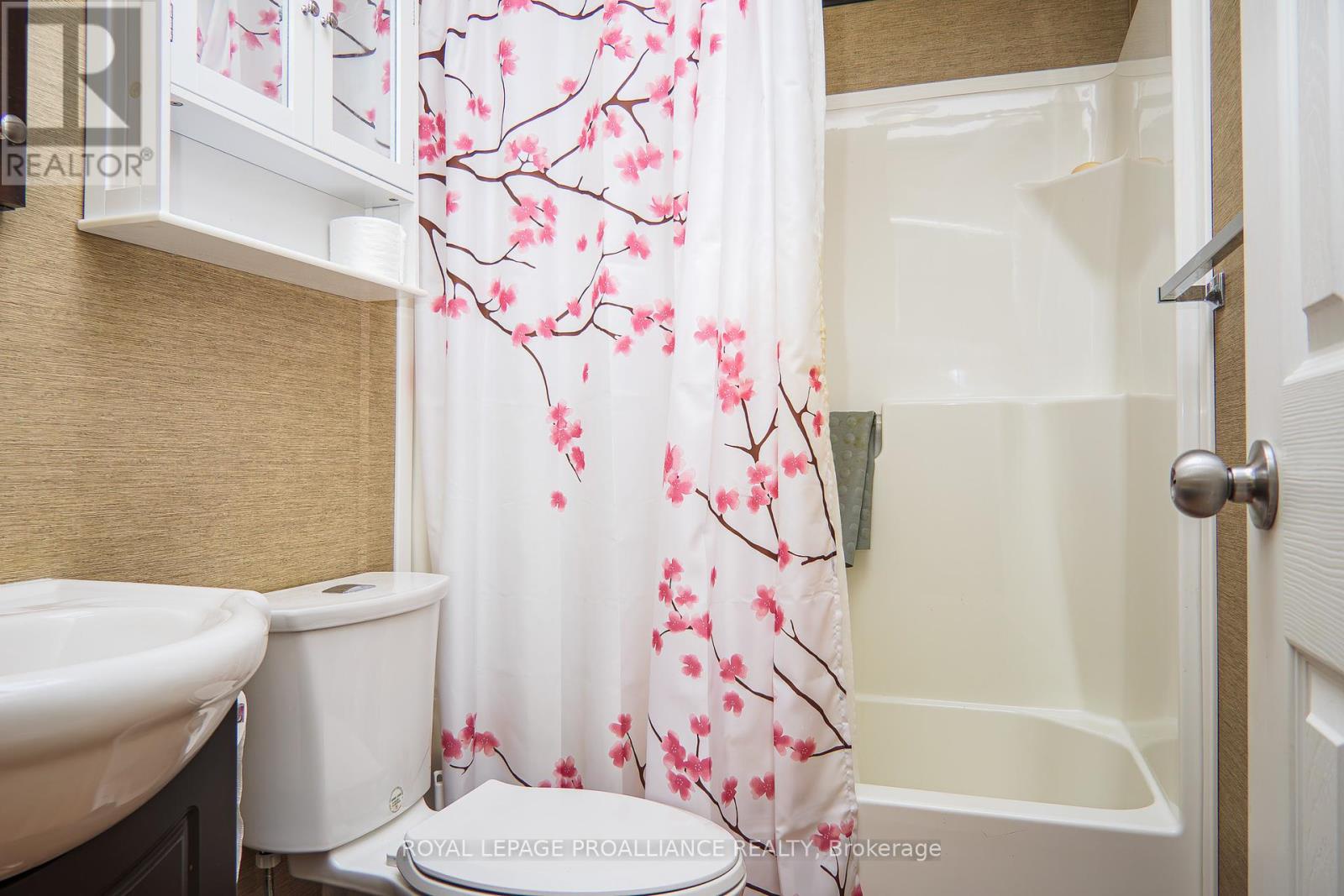 13 Beach View Lane - 486 County Road 18, Prince Edward County (athol Ward), Ontario