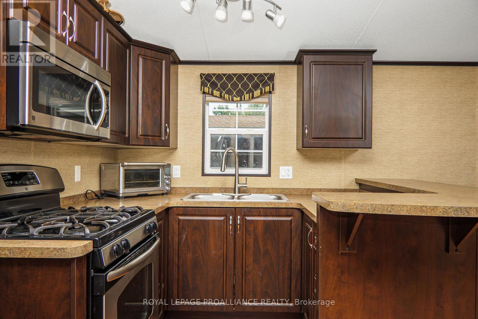 13 Beach View Lane - 486 County Road 18, Prince Edward County (athol Ward), Ontario