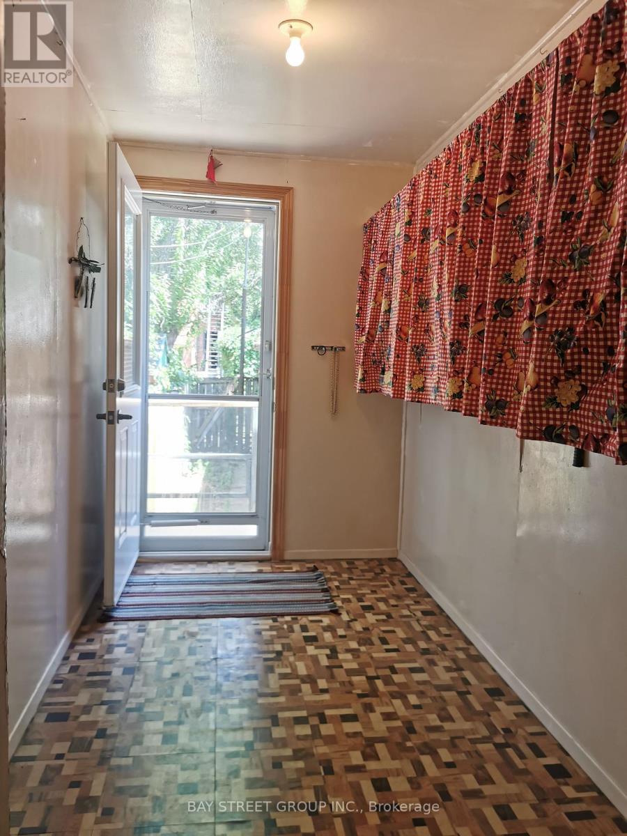 35 Borden Street, Toronto (university), Ontario