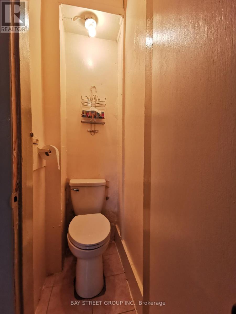 35 Borden Street, Toronto (university), Ontario