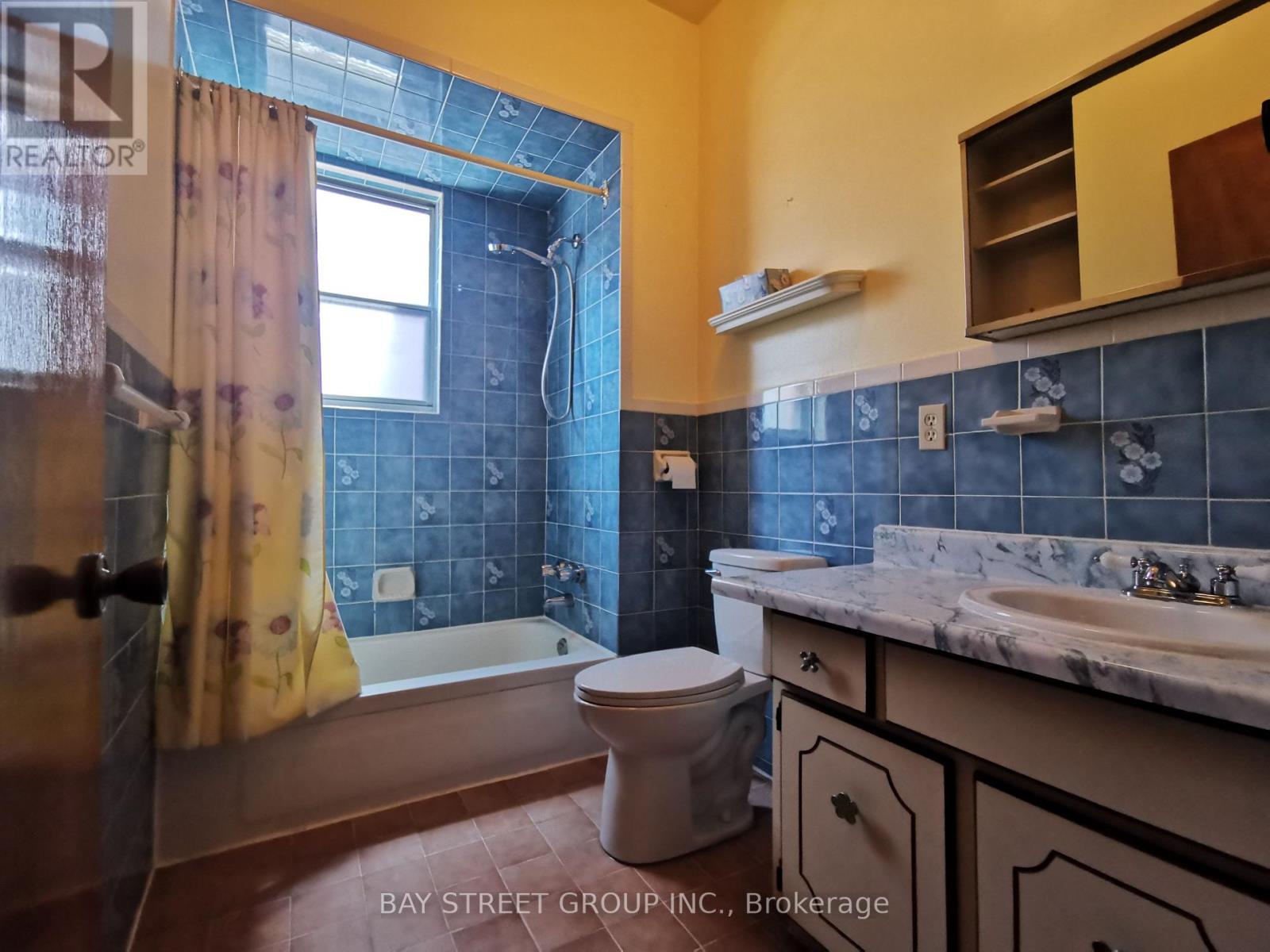 35 Borden Street, Toronto (university), Ontario