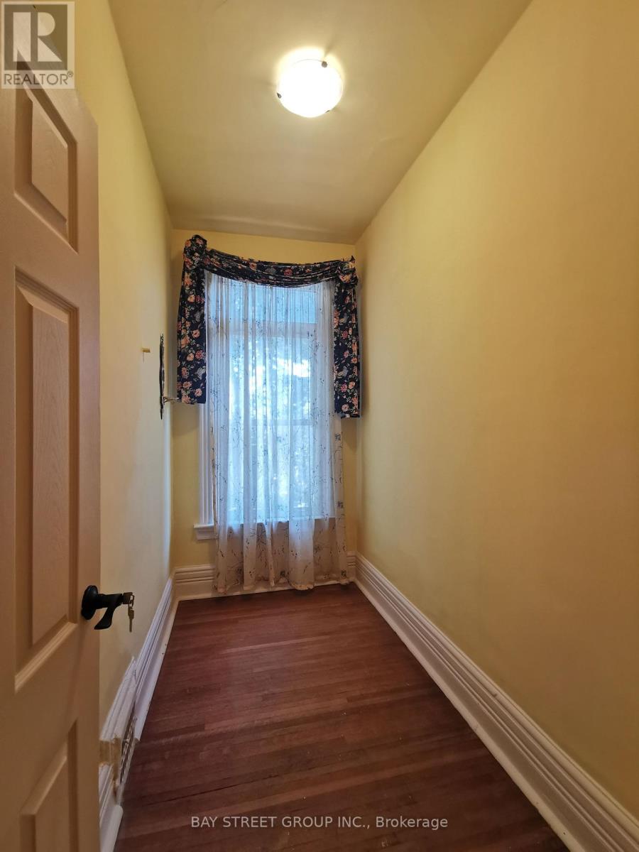 35 Borden Street, Toronto (university), Ontario