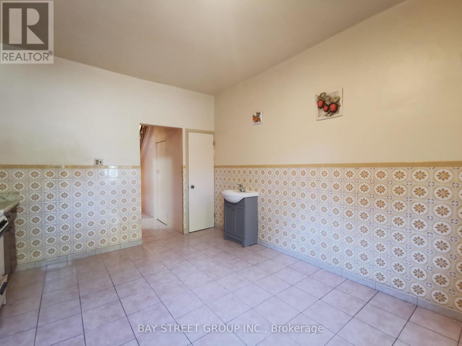 35 Borden Street, Toronto (university), Ontario