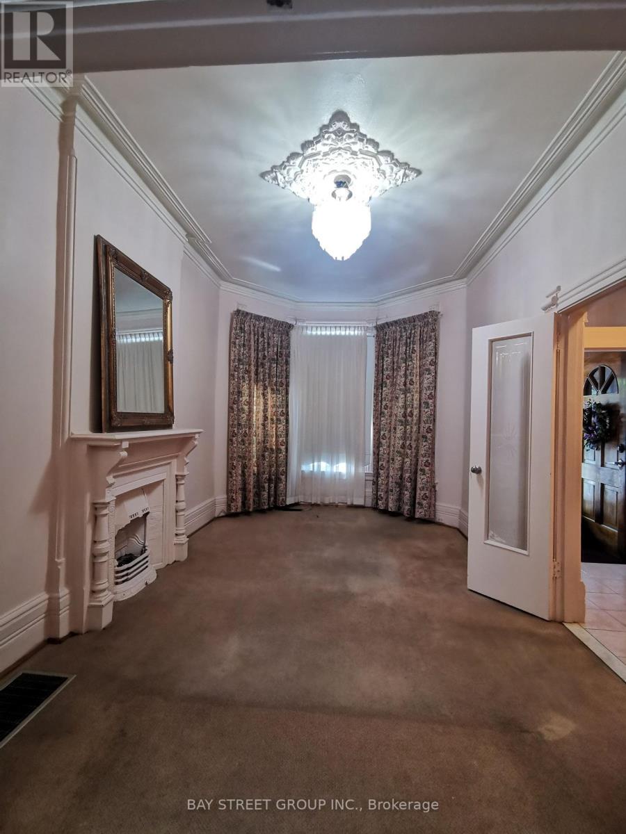 35 Borden Street, Toronto (university), Ontario