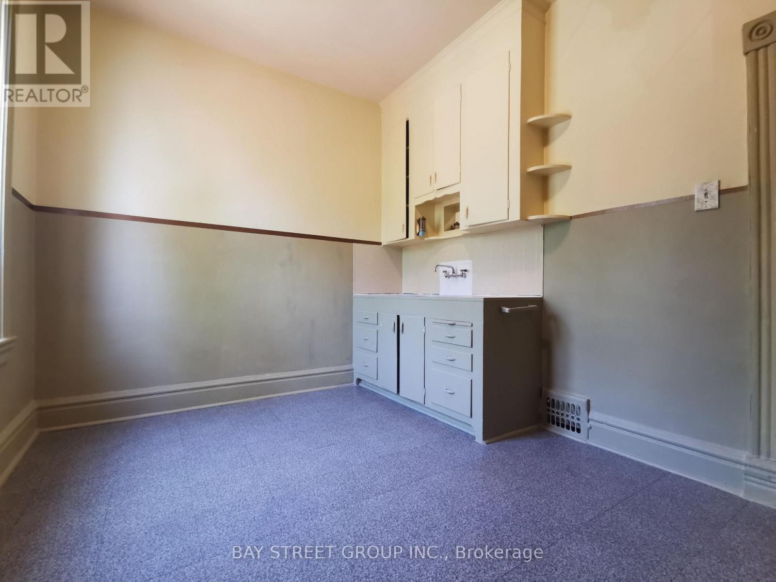 35 Borden Street, Toronto (university), Ontario