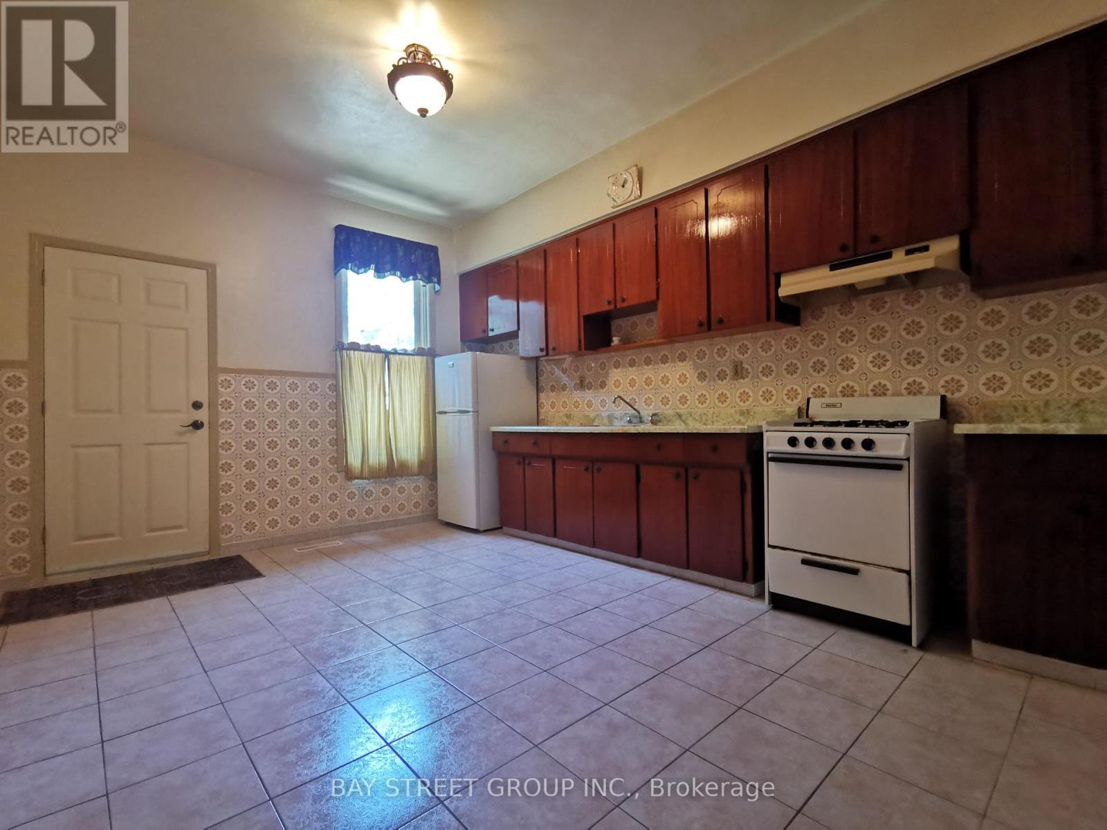 35 Borden Street, Toronto (university), Ontario