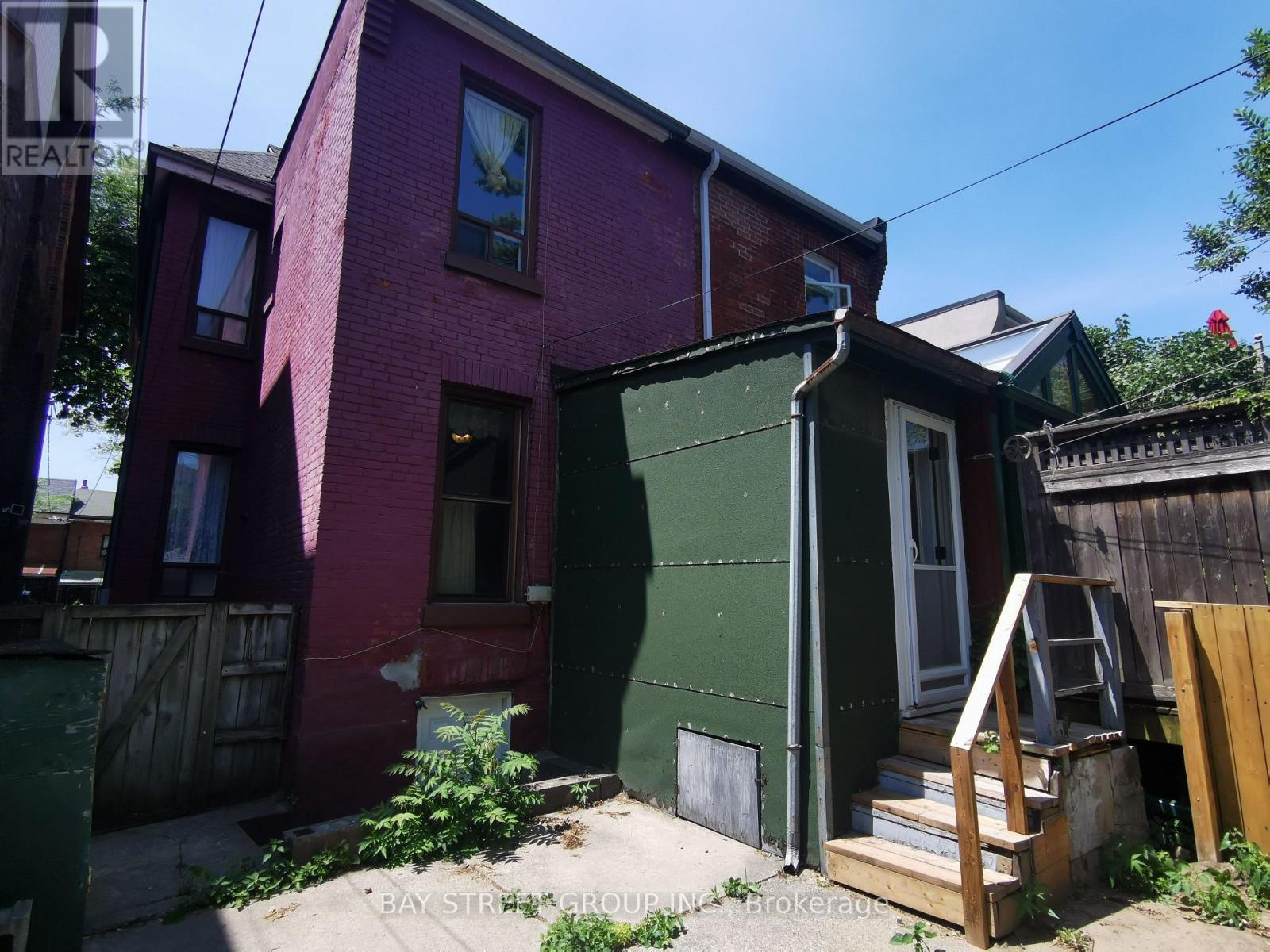 35 Borden Street, Toronto (university), Ontario