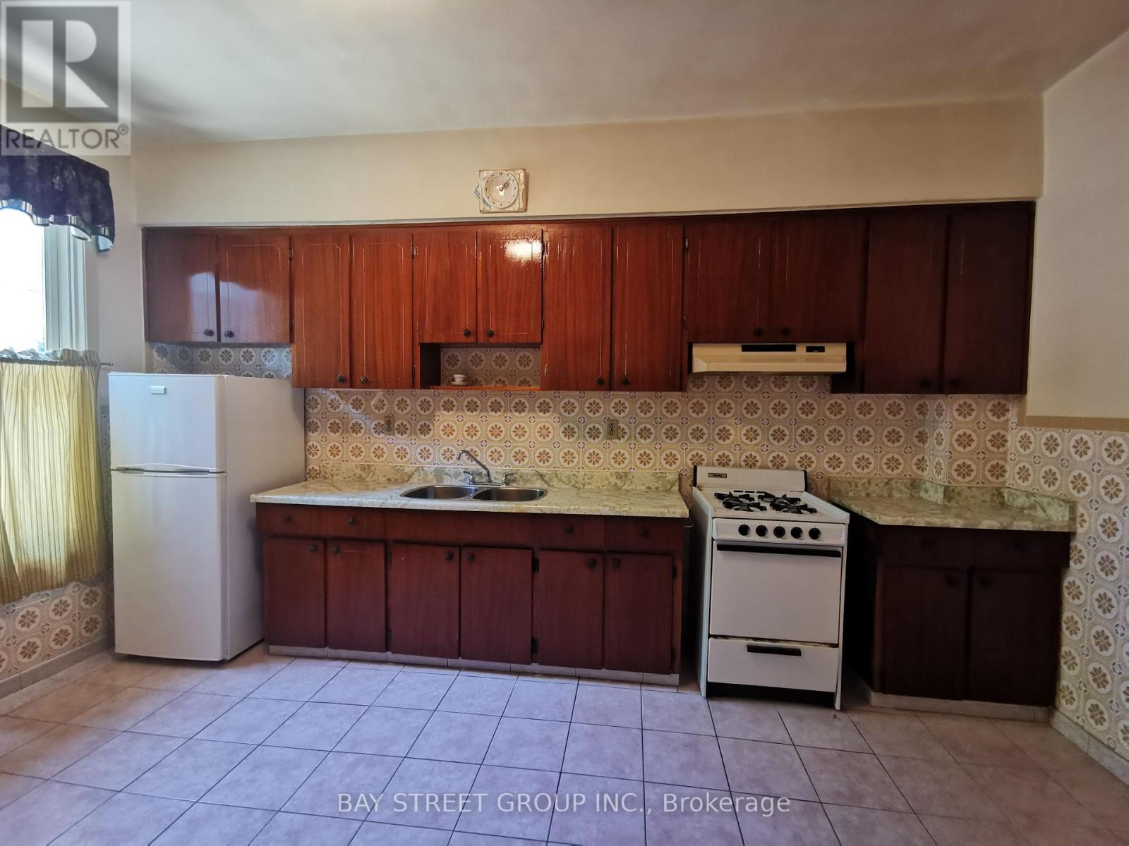 35 Borden Street, Toronto (university), Ontario