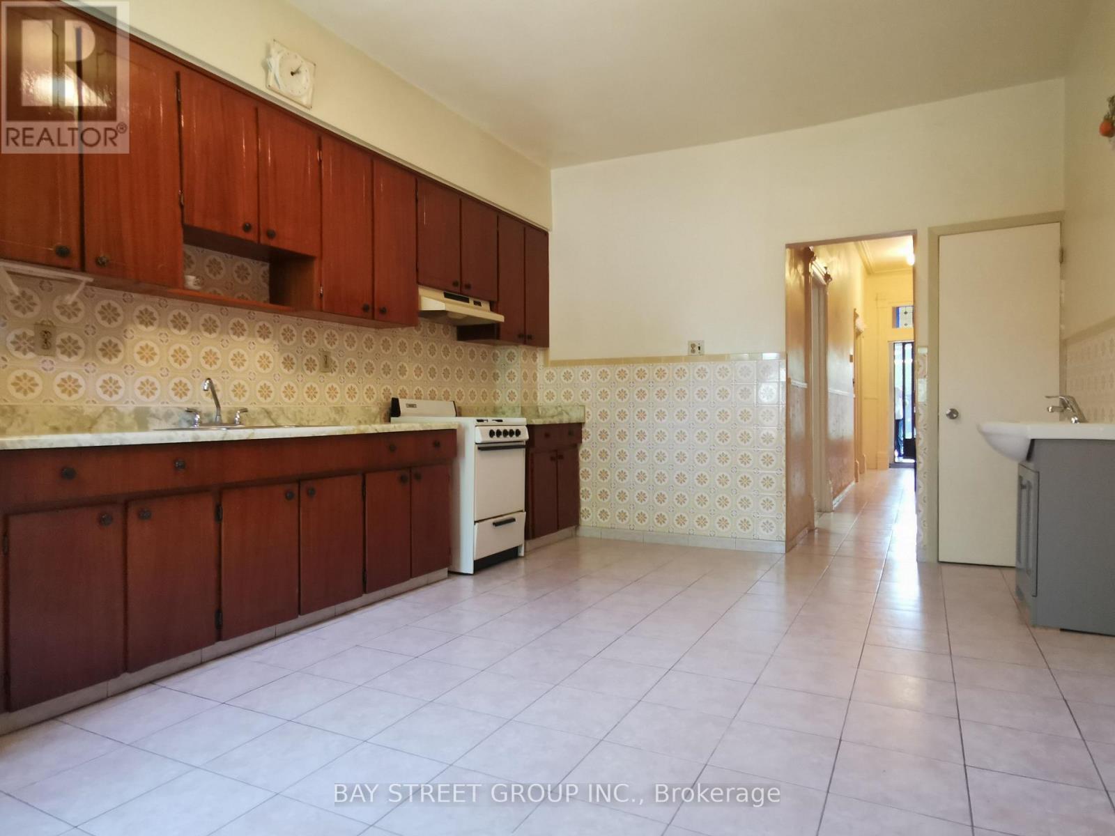 35 Borden Street, Toronto (university), Ontario