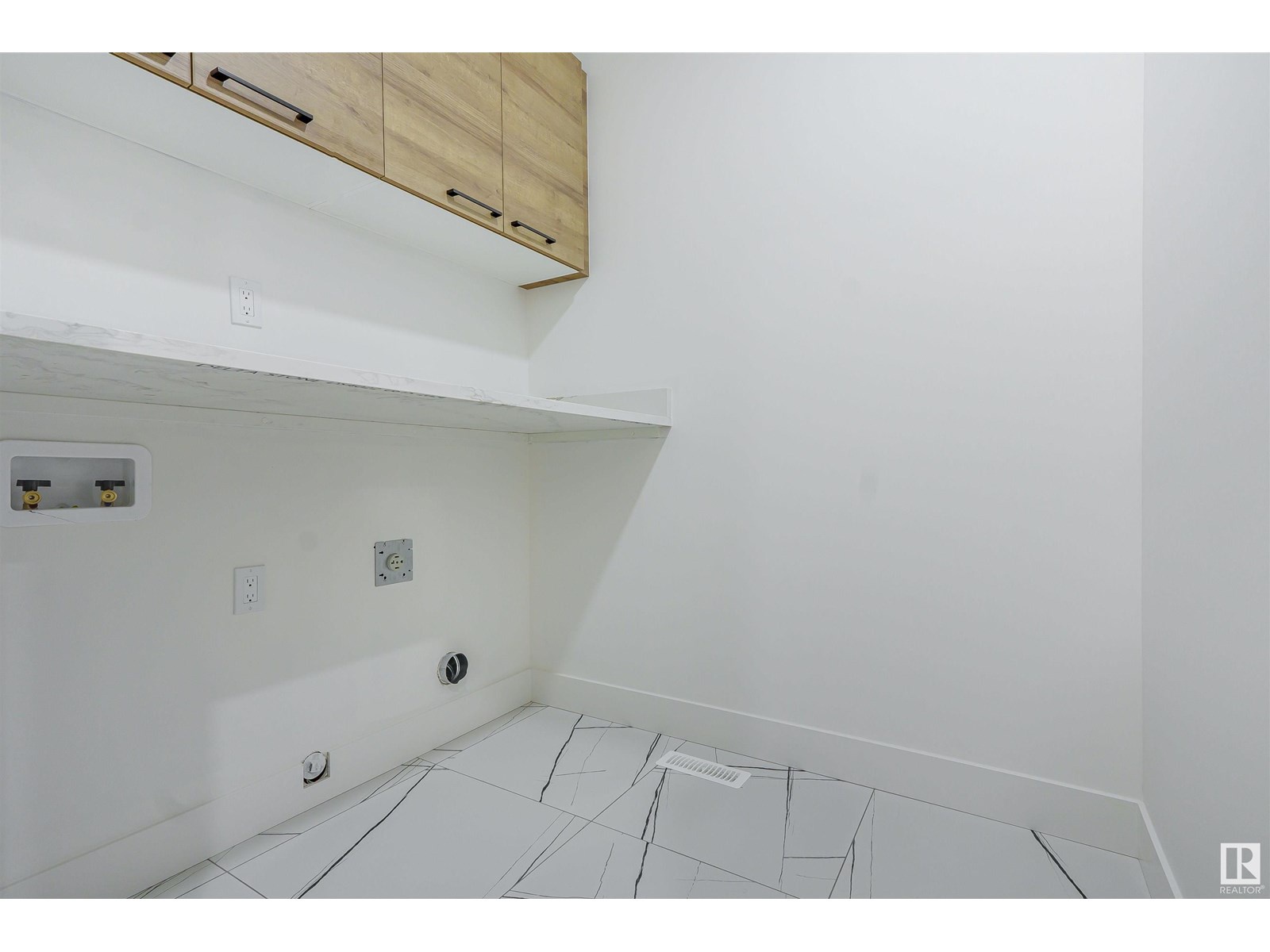 745 Astoria Wy, Devon, Alberta