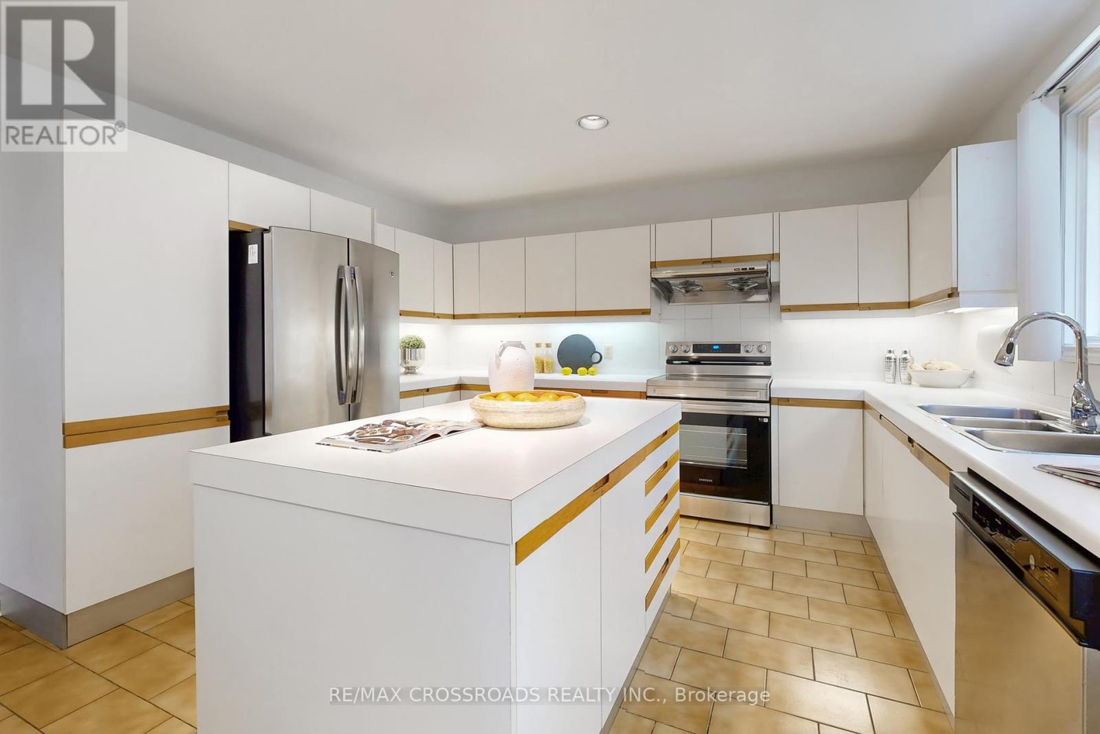 8 Orchid Court, Toronto (st. Andrew-windfields), Ontario