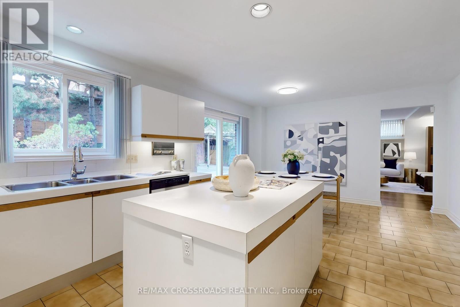 8 Orchid Court, Toronto (st. Andrew-windfields), Ontario