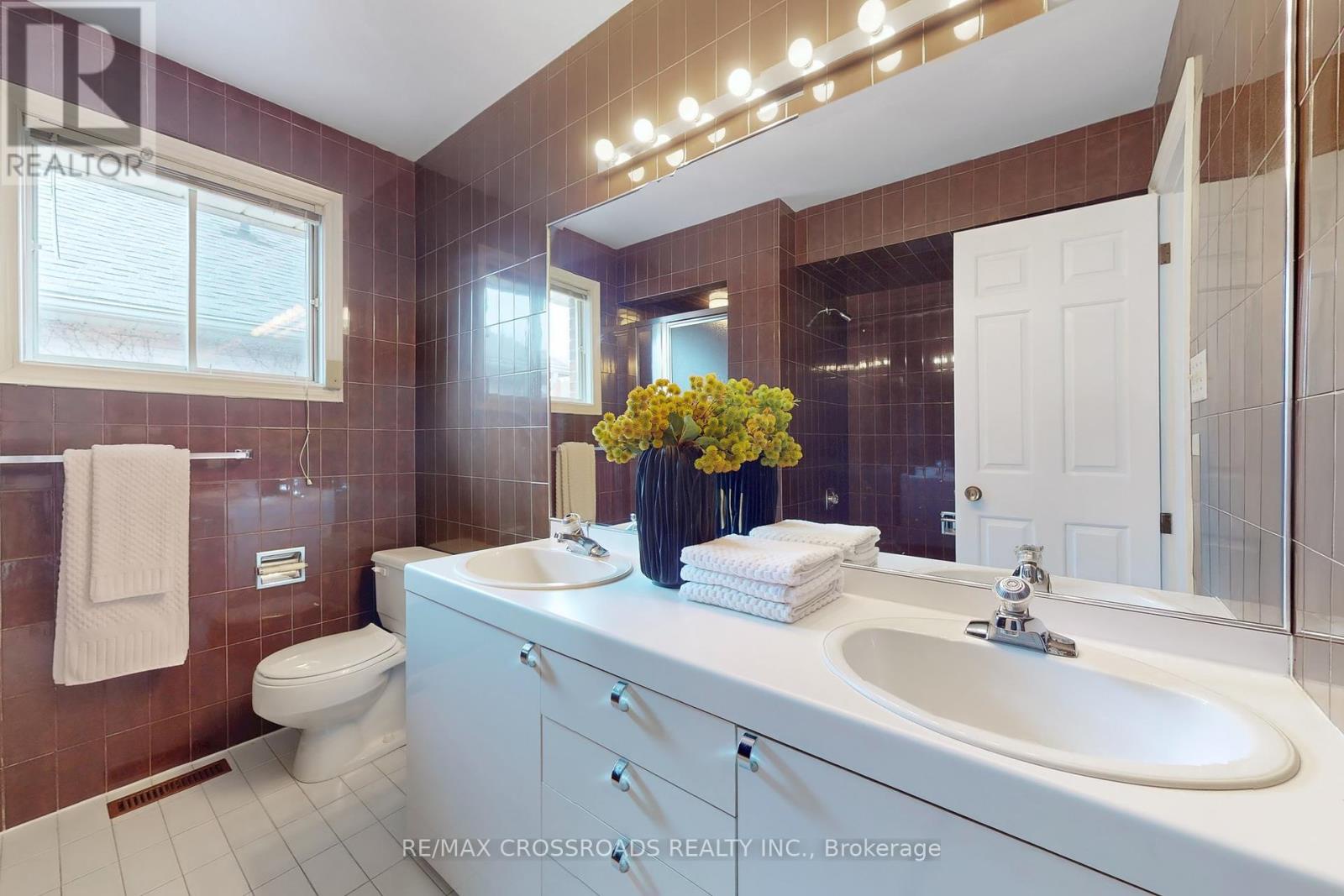 8 Orchid Court, Toronto (st. Andrew-windfields), Ontario