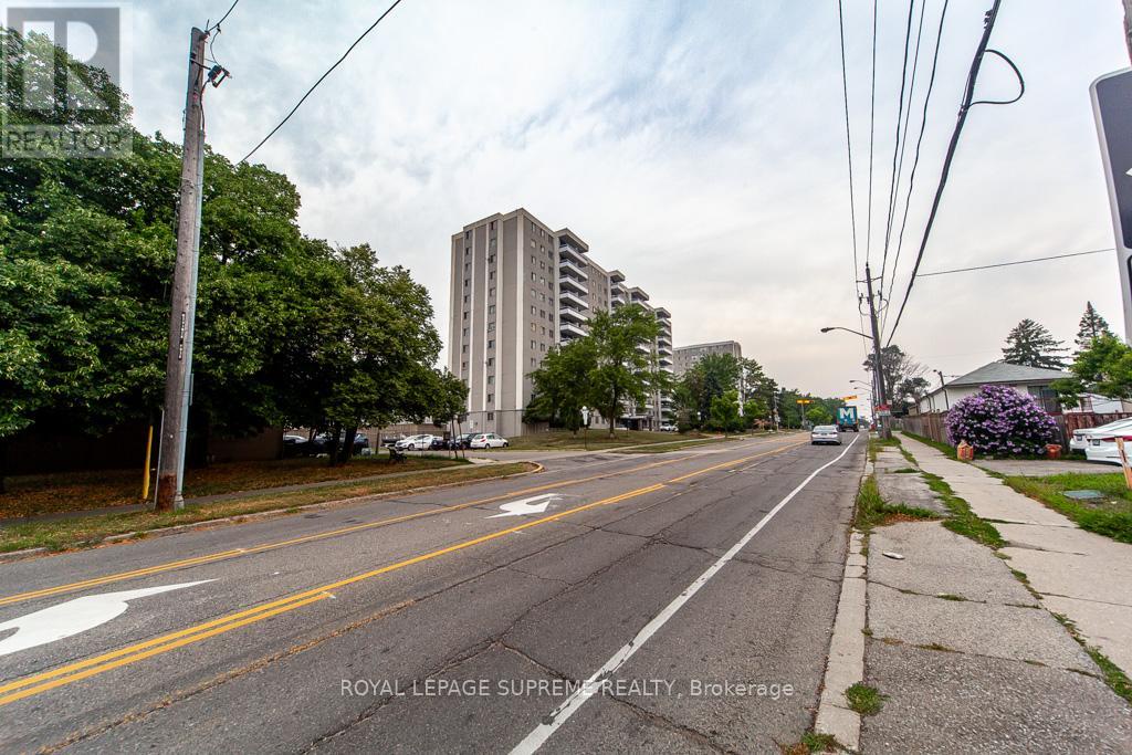 908 - 940 Caledonia Road, Toronto (yorkdale-glen Park), Ontario