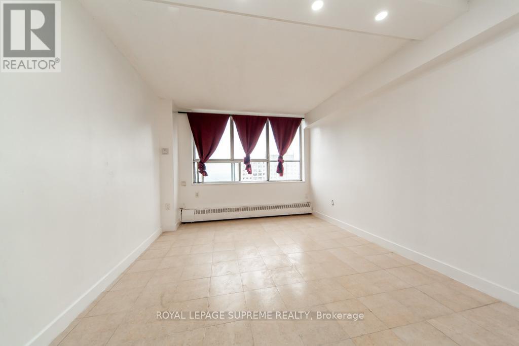 908 - 940 Caledonia Road, Toronto (yorkdale-glen Park), Ontario