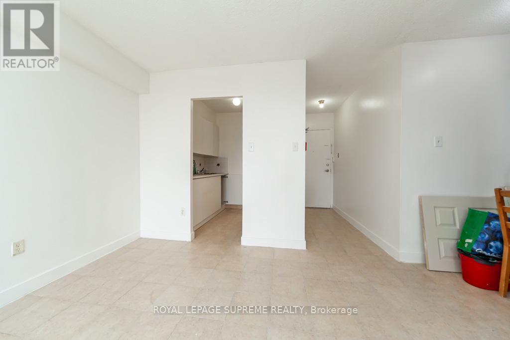 908 - 940 Caledonia Road, Toronto (yorkdale-glen Park), Ontario