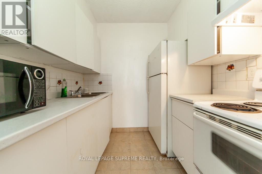 908 - 940 Caledonia Road, Toronto (yorkdale-glen Park), Ontario