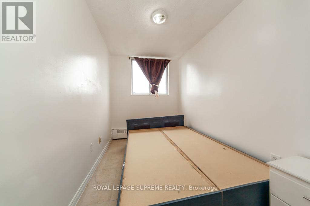 908 - 940 Caledonia Road, Toronto (yorkdale-glen Park), Ontario