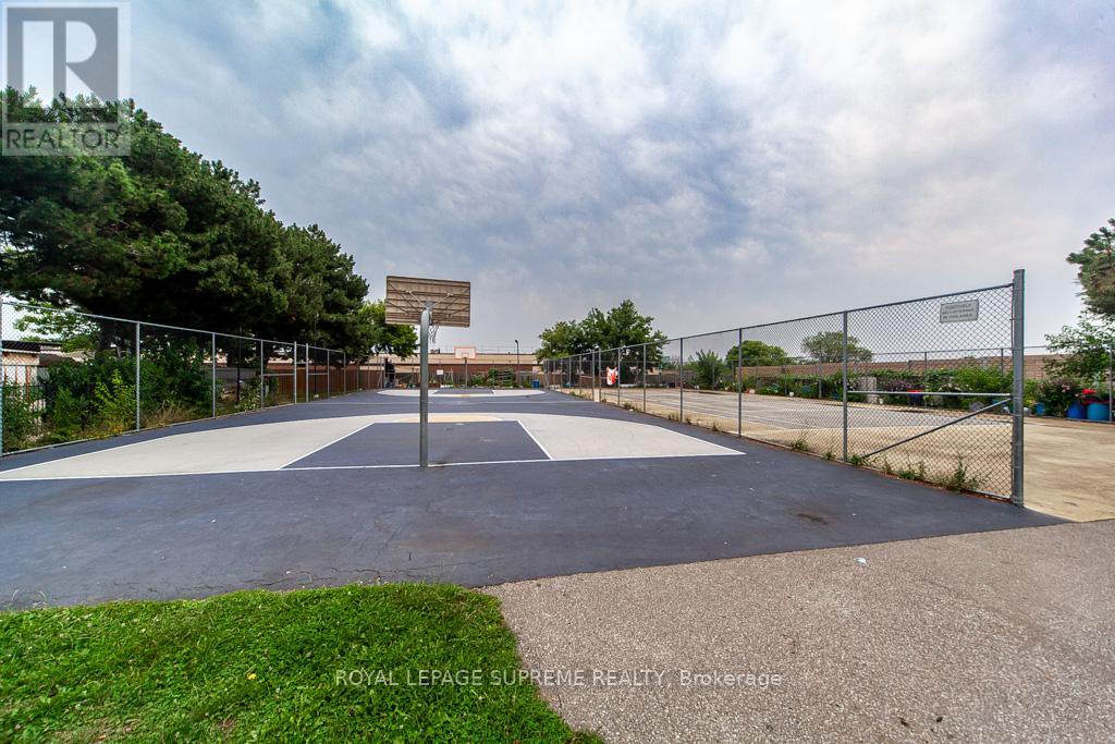 908 - 940 Caledonia Road, Toronto (yorkdale-glen Park), Ontario