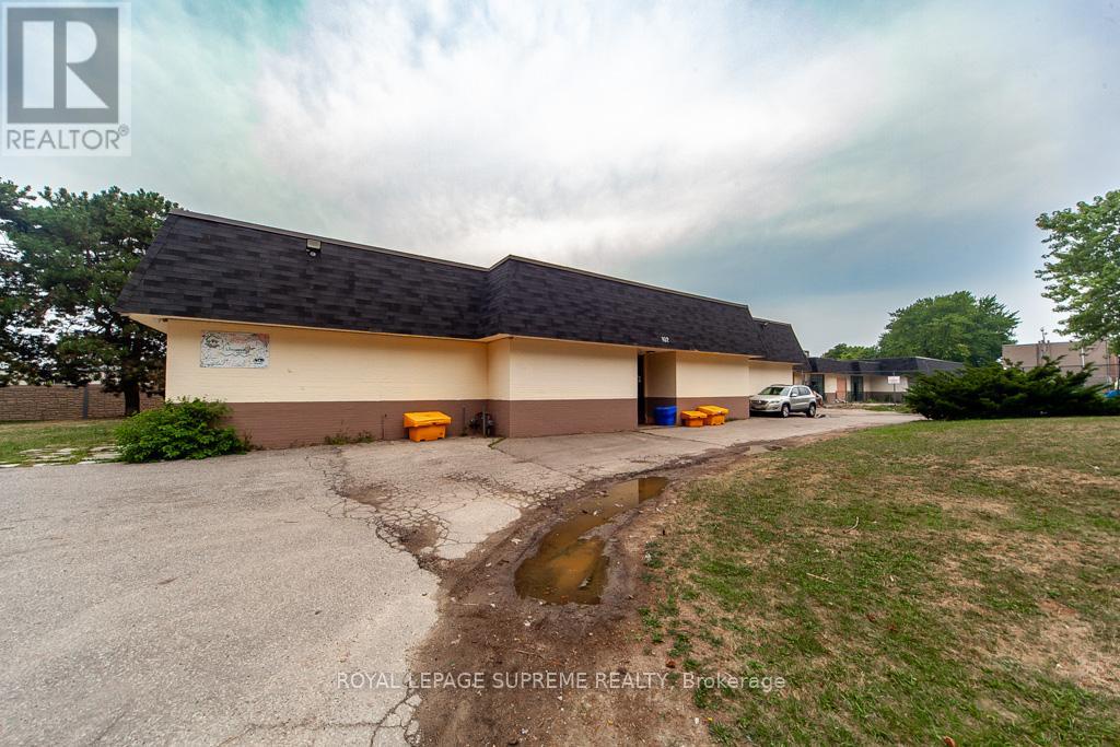 908 - 940 Caledonia Road, Toronto (yorkdale-glen Park), Ontario