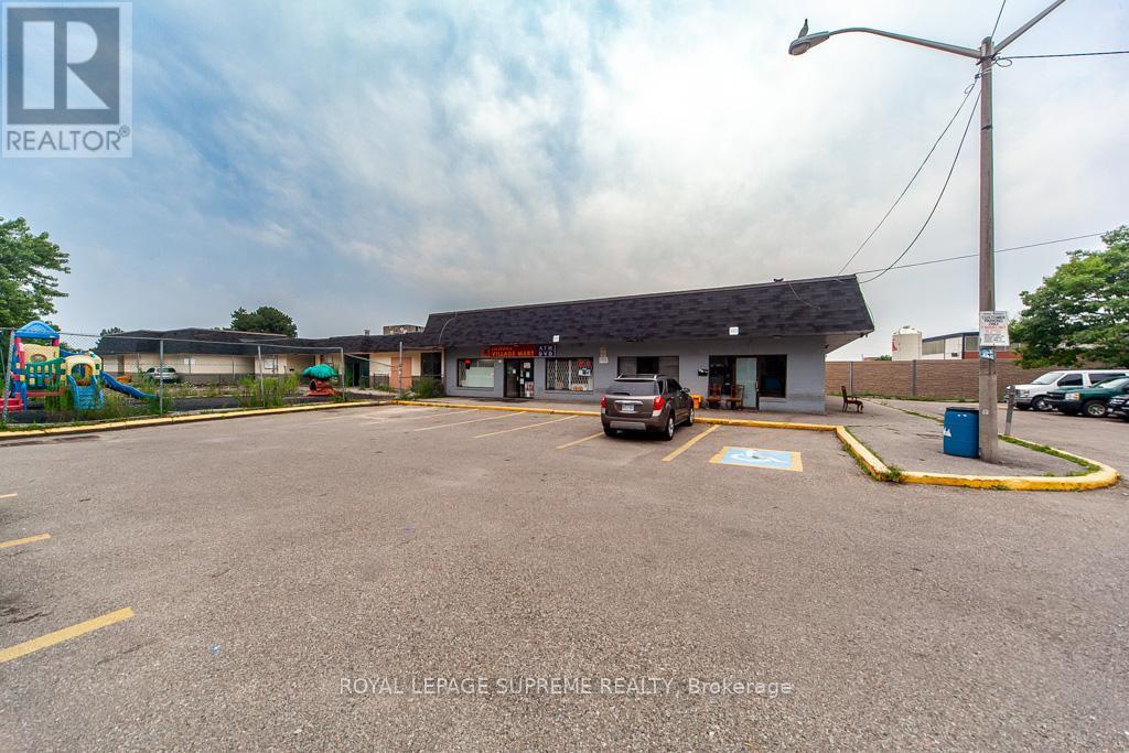 908 - 940 Caledonia Road, Toronto (yorkdale-glen Park), Ontario