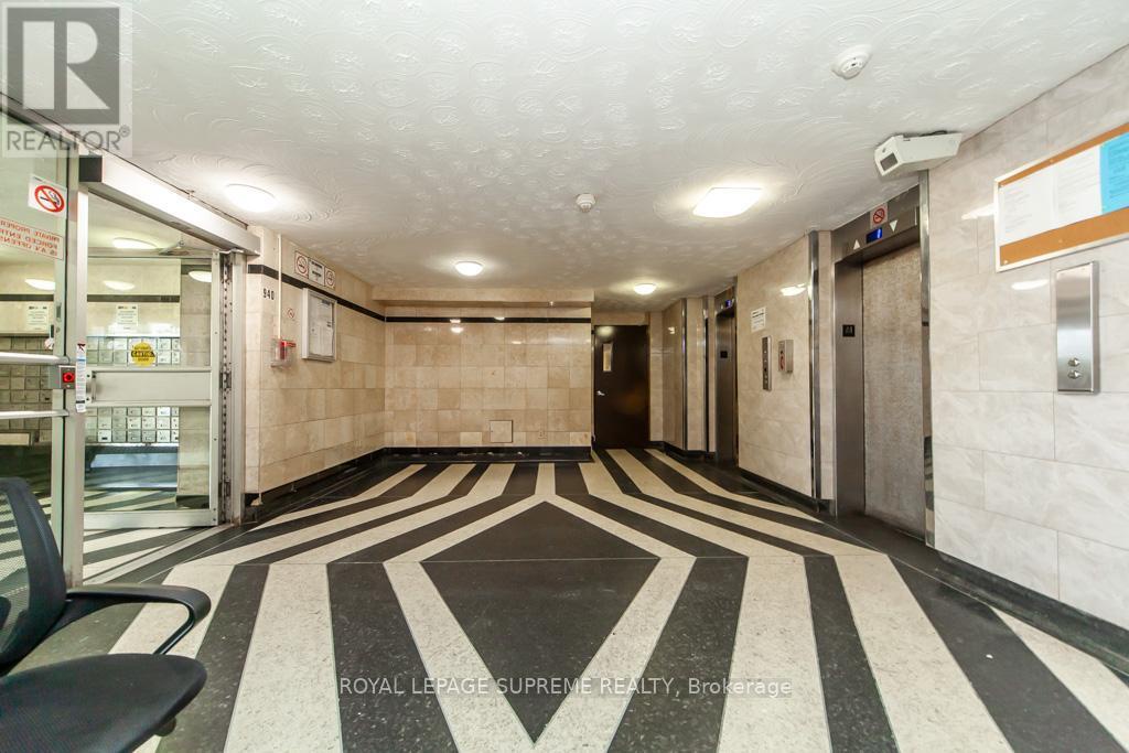 908 - 940 Caledonia Road, Toronto (yorkdale-glen Park), Ontario