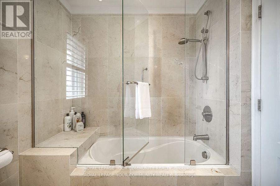 18 Terryellen Crescent, Toronto (markland Wood), Ontario