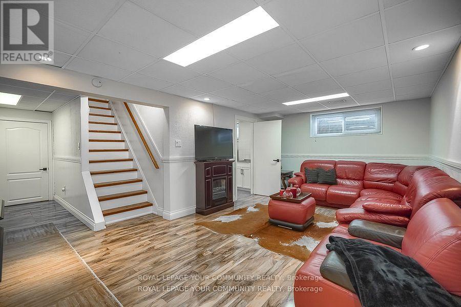 18 Terryellen Crescent, Toronto (markland Wood), Ontario