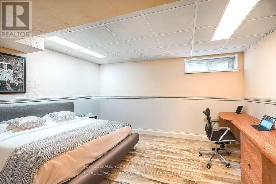 18 Terryellen Crescent, Toronto (markland Wood), Ontario