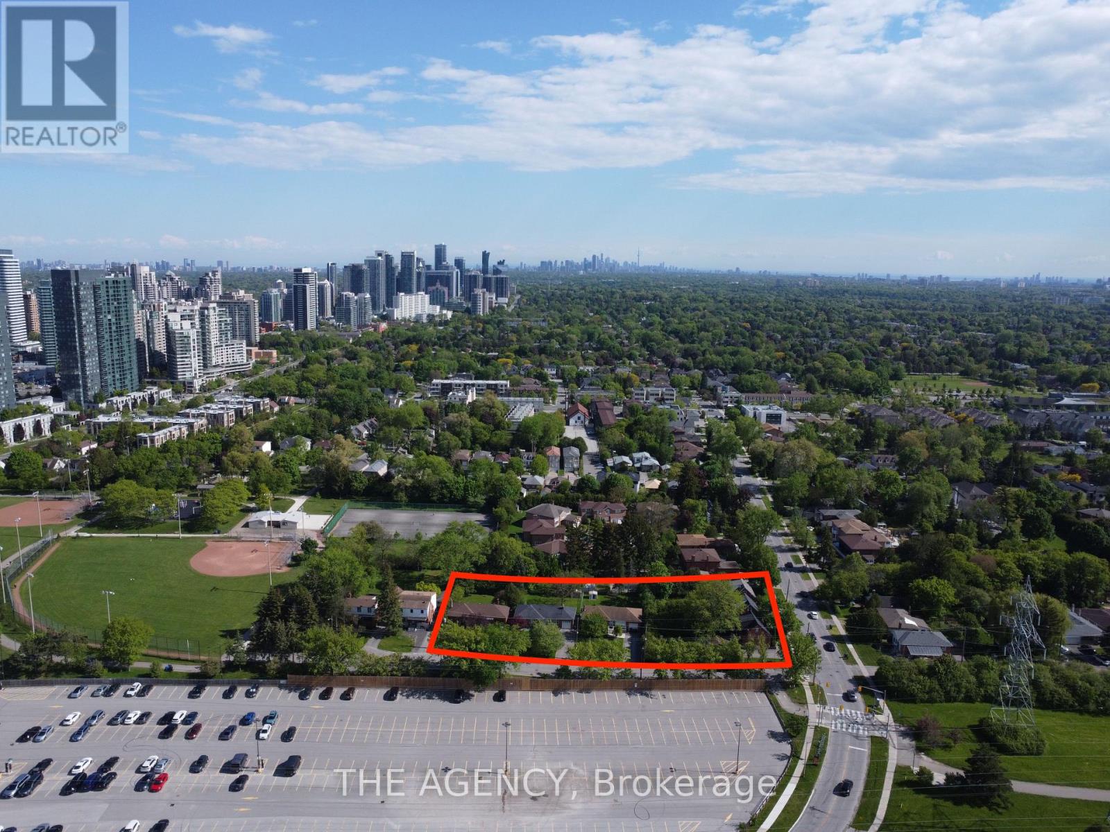 135 Blake Avenue, Toronto (newtonbrook West), Ontario