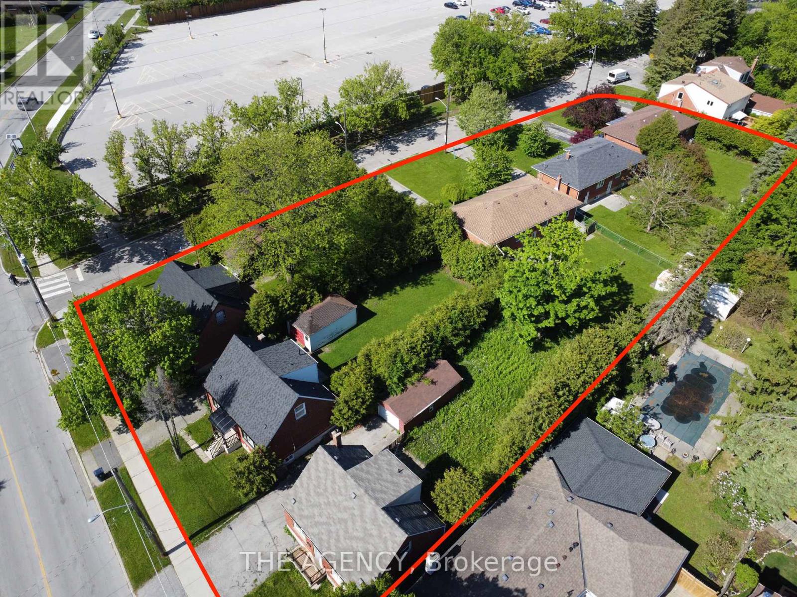 135 Blake Avenue, Toronto (newtonbrook West), Ontario