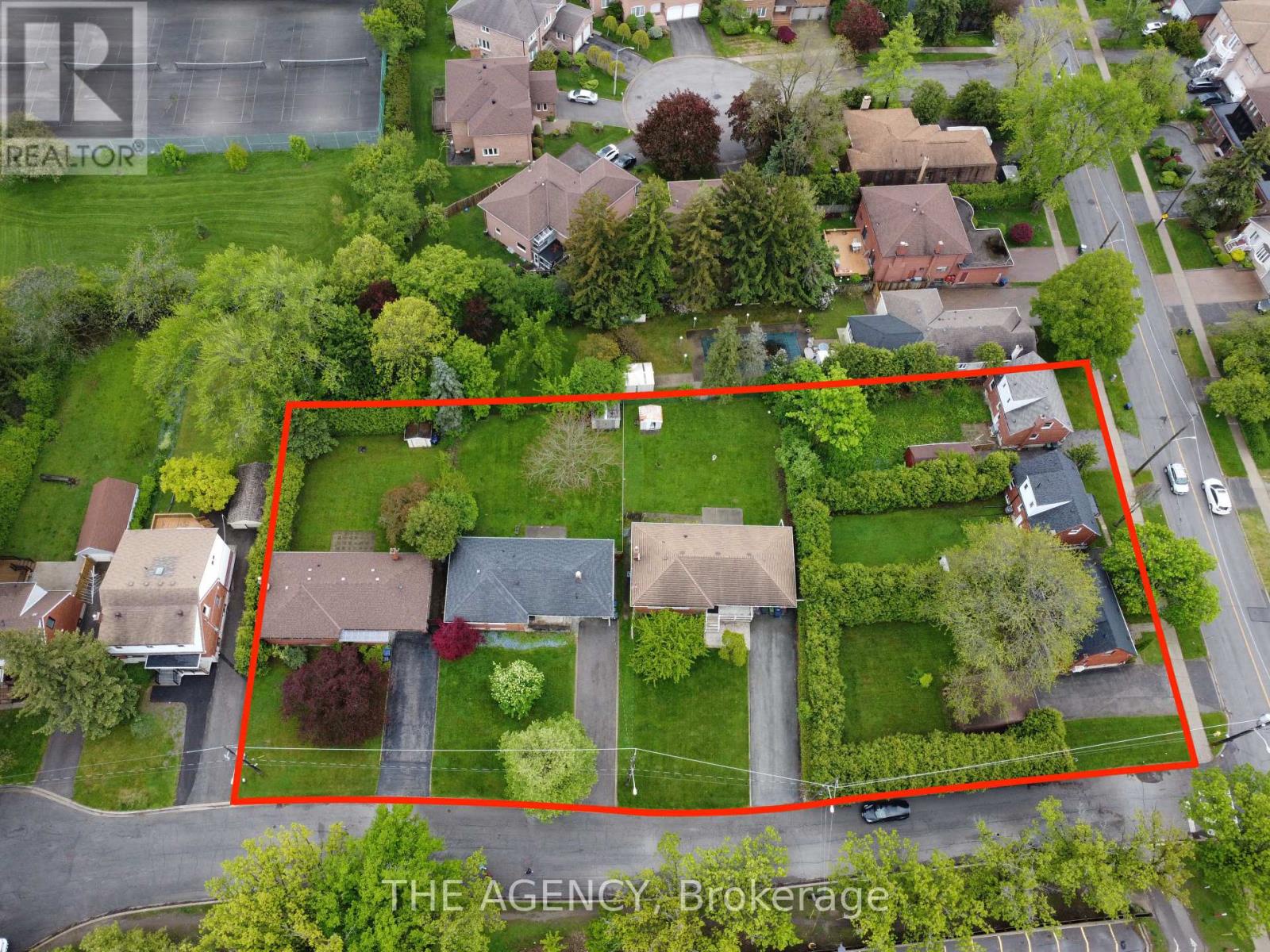 135 Blake Avenue, Toronto (newtonbrook West), Ontario