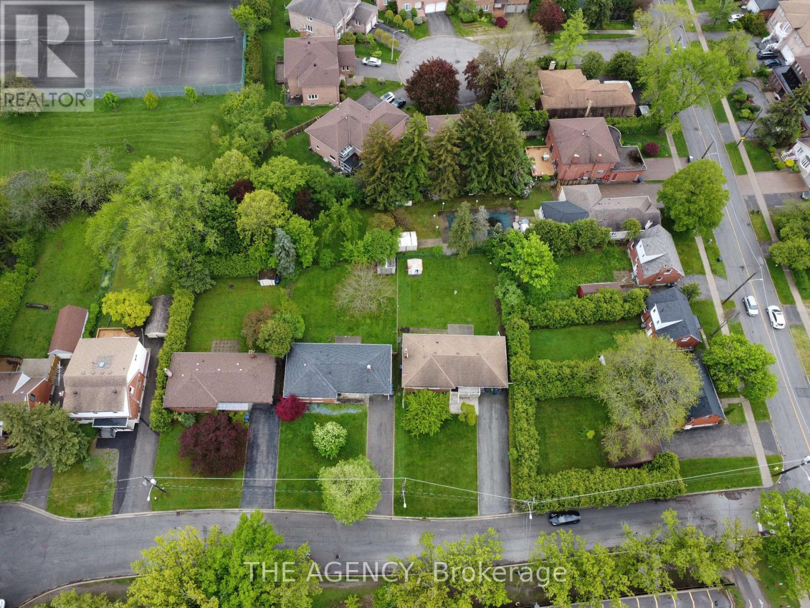 135 Blake Avenue, Toronto (newtonbrook West), Ontario