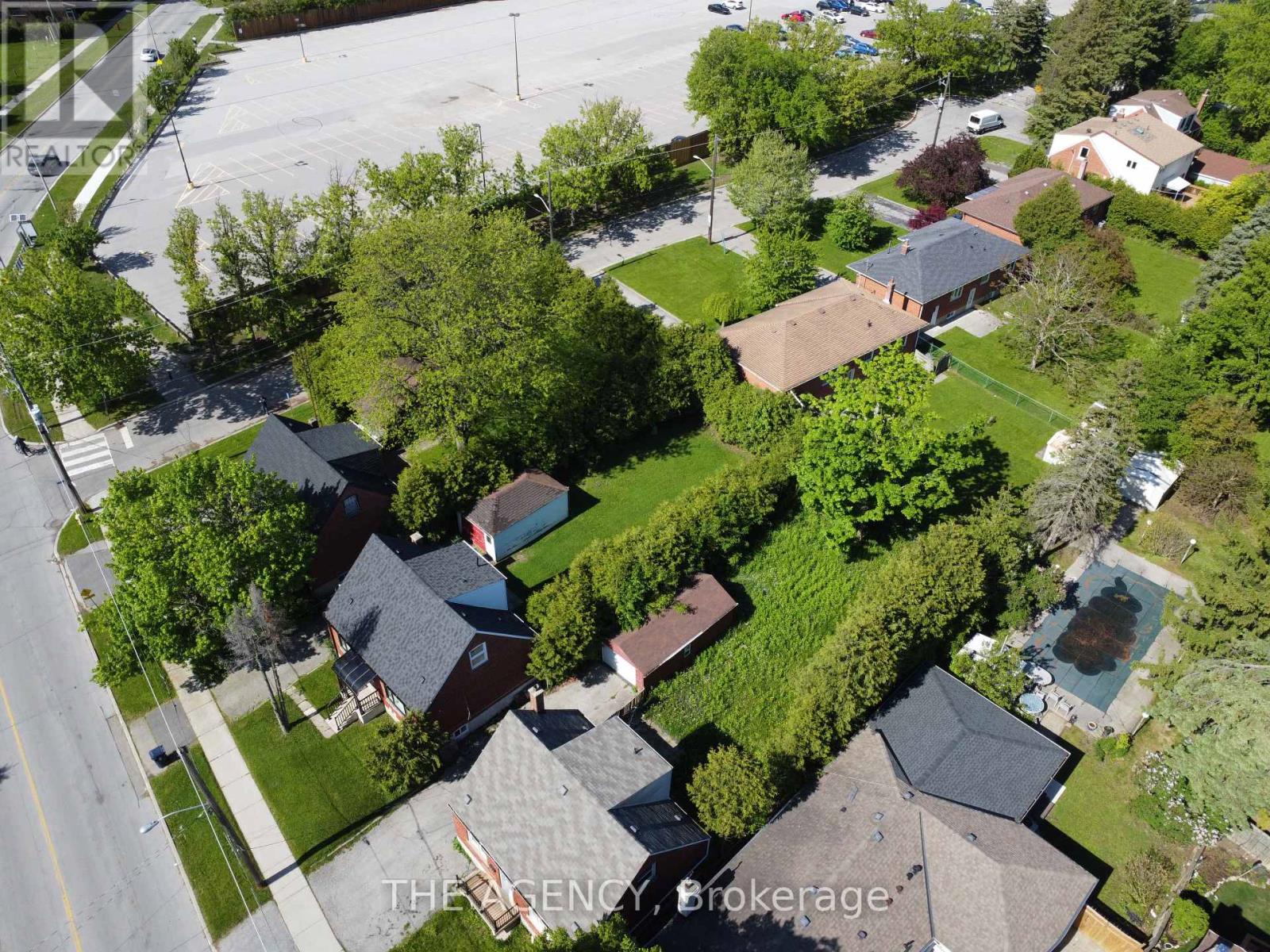 135 Blake Avenue, Toronto (newtonbrook West), Ontario