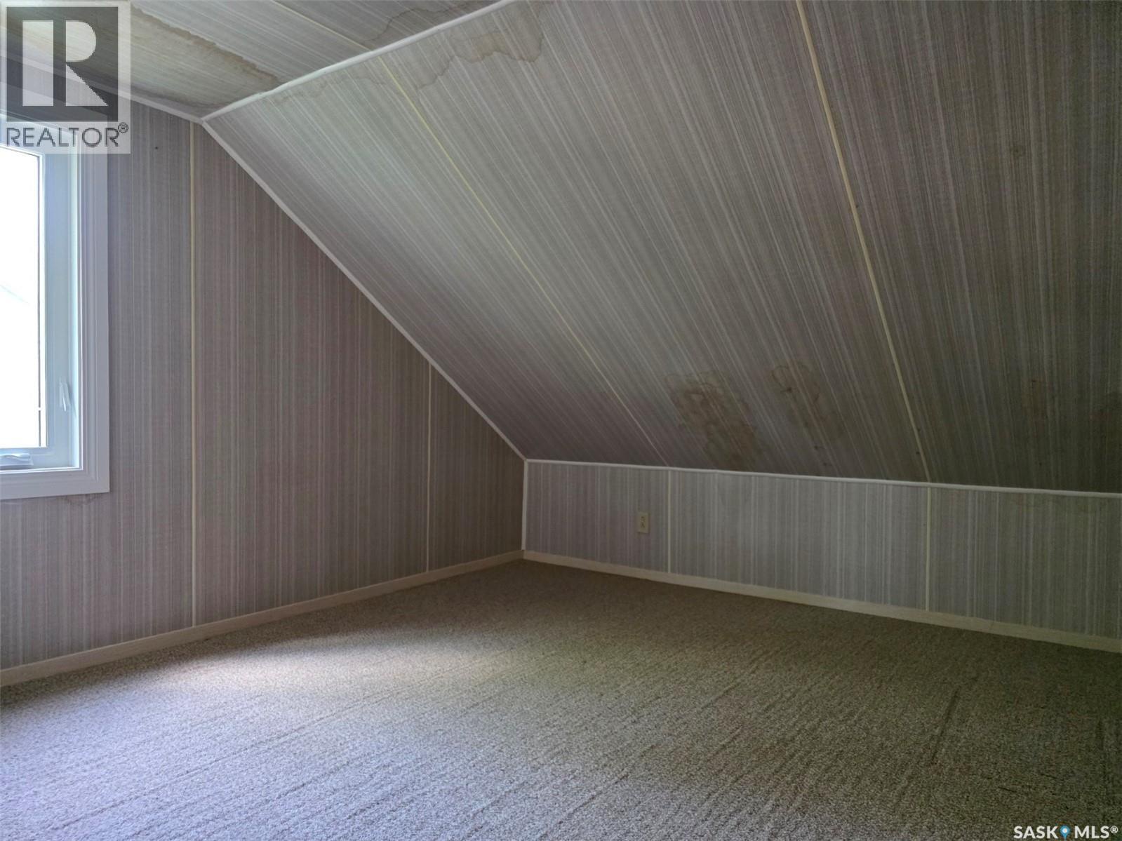 137 3rd Street W, Ponteix, Saskatchewan