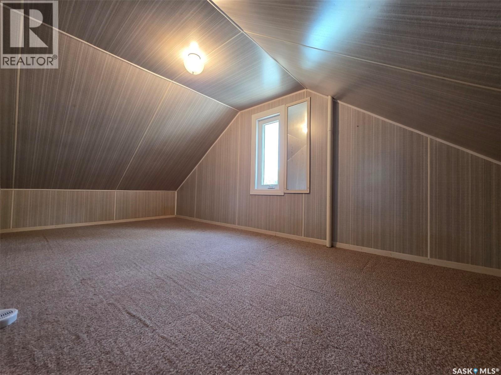 137 3rd Street W, Ponteix, Saskatchewan