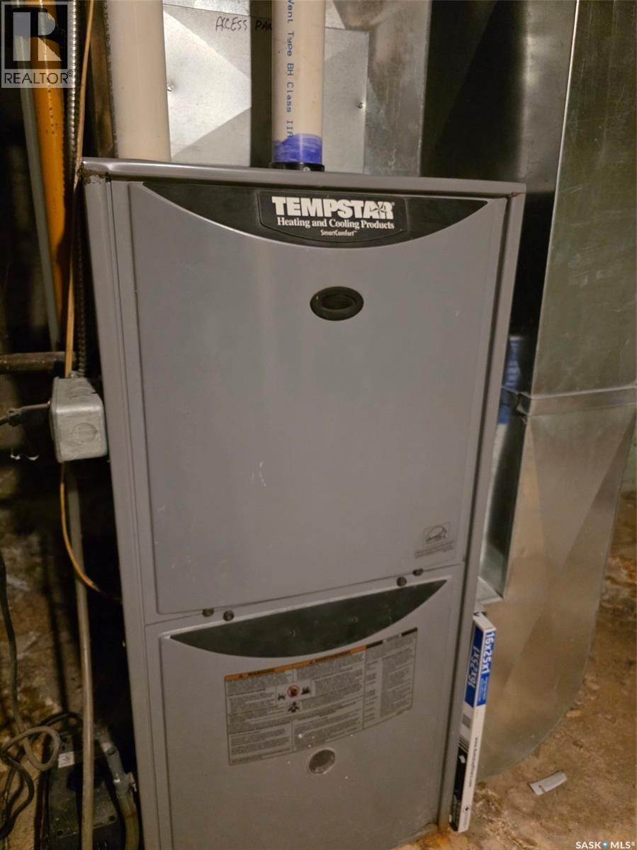 137 3rd Street W, Ponteix, Saskatchewan