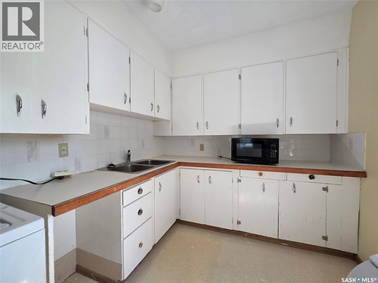 137 3rd Street W, Ponteix, Saskatchewan