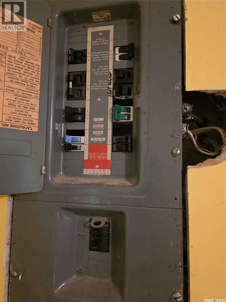 137 3rd Street W, Ponteix, Saskatchewan