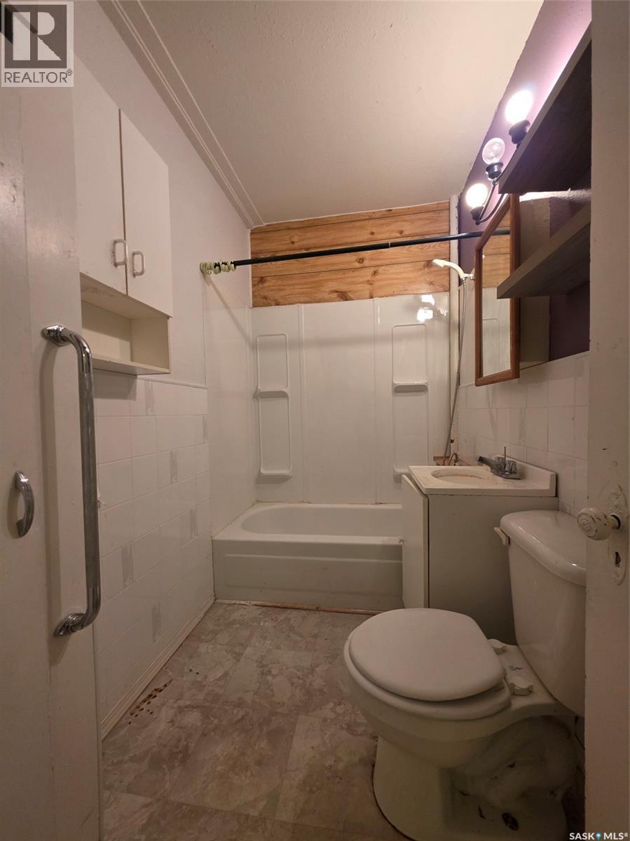 137 3rd Street W, Ponteix, Saskatchewan