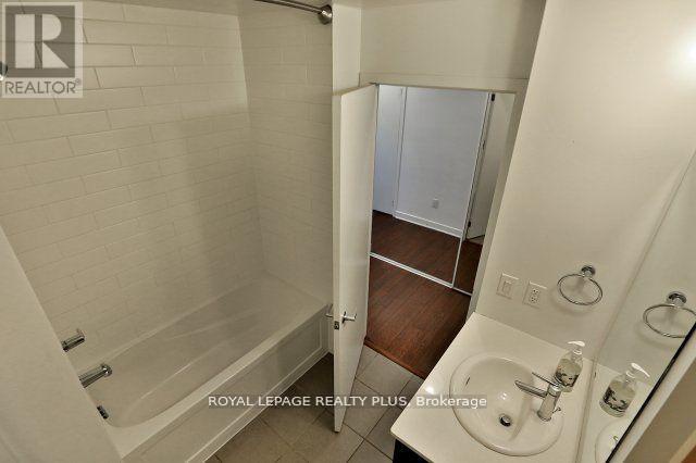 812 - 360 Square One Drive, Mississauga (city Centre), Ontario