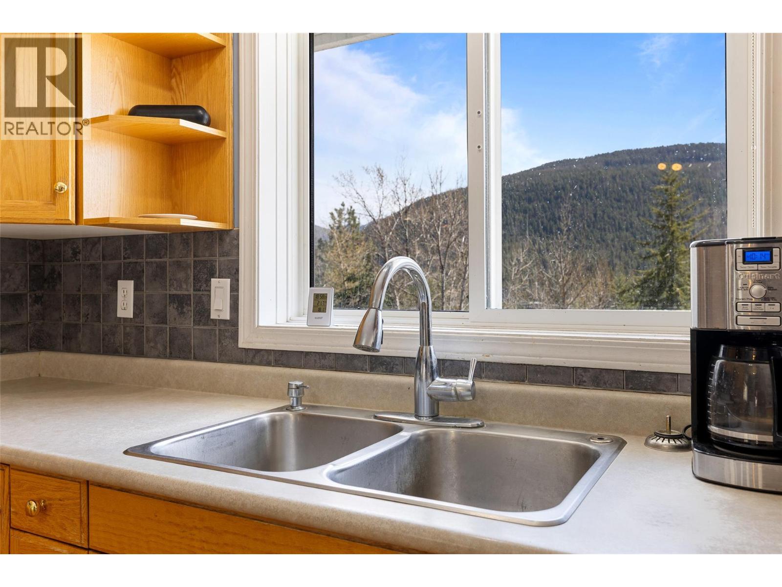 7114 Goshawk Road, Kelowna, British Columbia