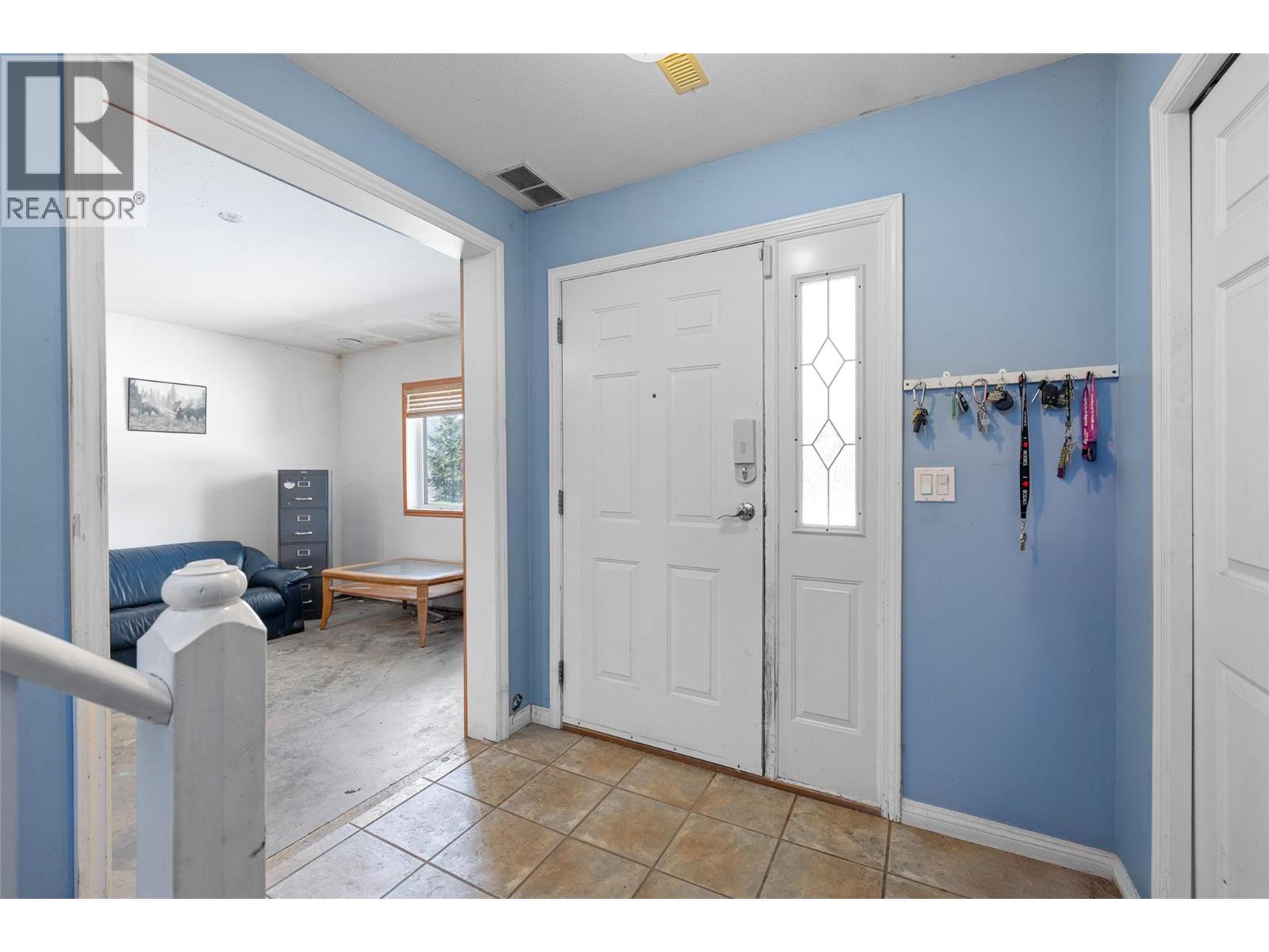 7114 Goshawk Road, Kelowna, British Columbia