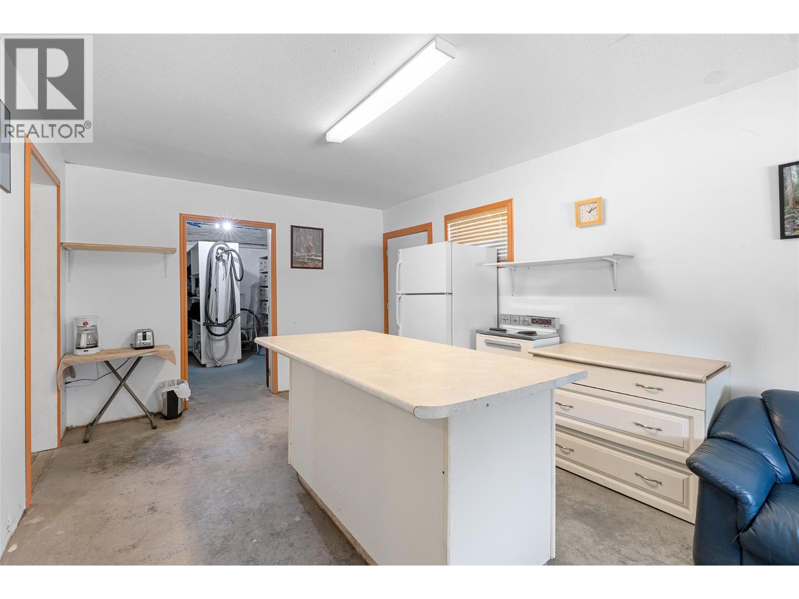 7114 Goshawk Road, Kelowna, British Columbia